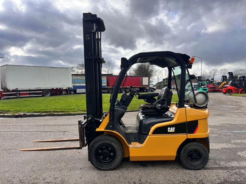 Caterpillar GP25N - LPG forklift: picture 2 Caterpillar GP25N - LPG forklift: picture 2
