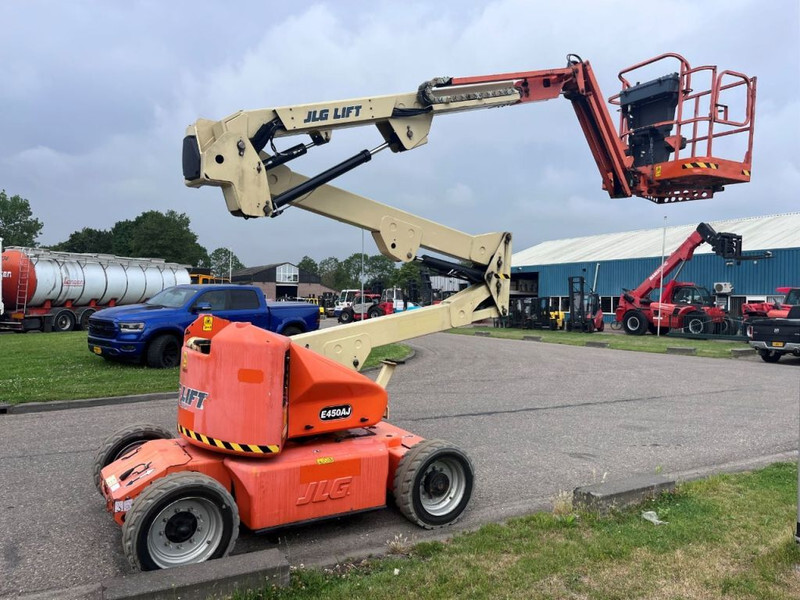JLG E450AJ - Articulated boom: picture 3 JLG E450AJ - Articulated boom: picture 3