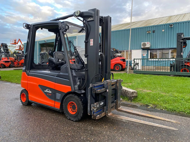 Linde E30L-01 - Electric forklift: picture 3 Linde E30L-01 - Electric forklift: picture 3