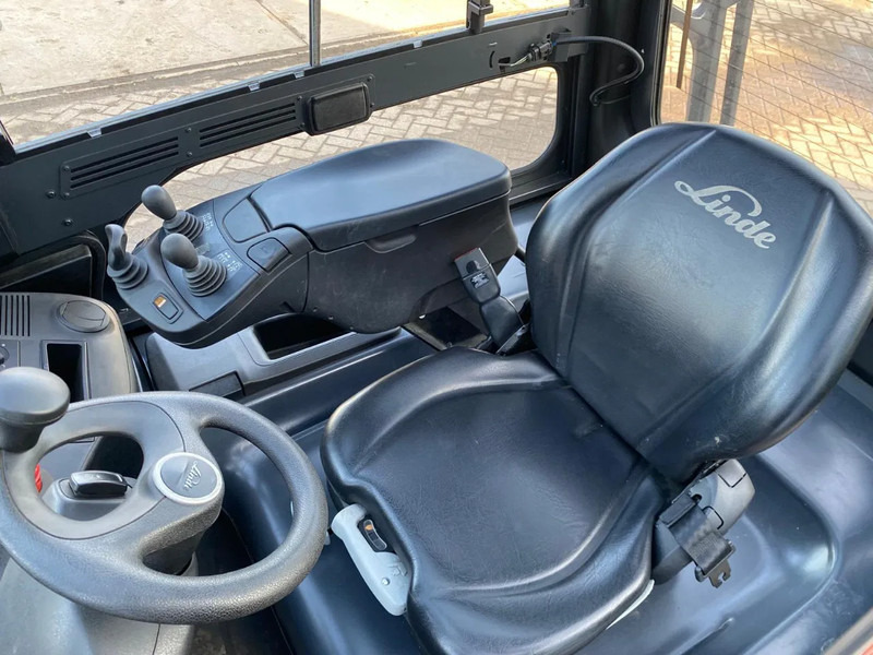 Forklift Linde E35HL-01: picture 15 Forklift Linde E35HL-01: picture 15