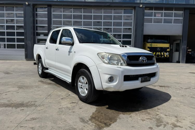 Toyota Hilux 3.0D 4WD - Commercial vehicle: picture 3 Toyota Hilux 3.0D 4WD - Commercial vehicle: picture 3