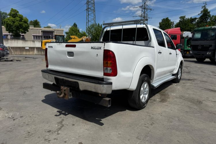 Toyota Hilux 3.0D 4WD - Commercial vehicle: picture 5 Toyota Hilux 3.0D 4WD - Commercial vehicle: picture 5