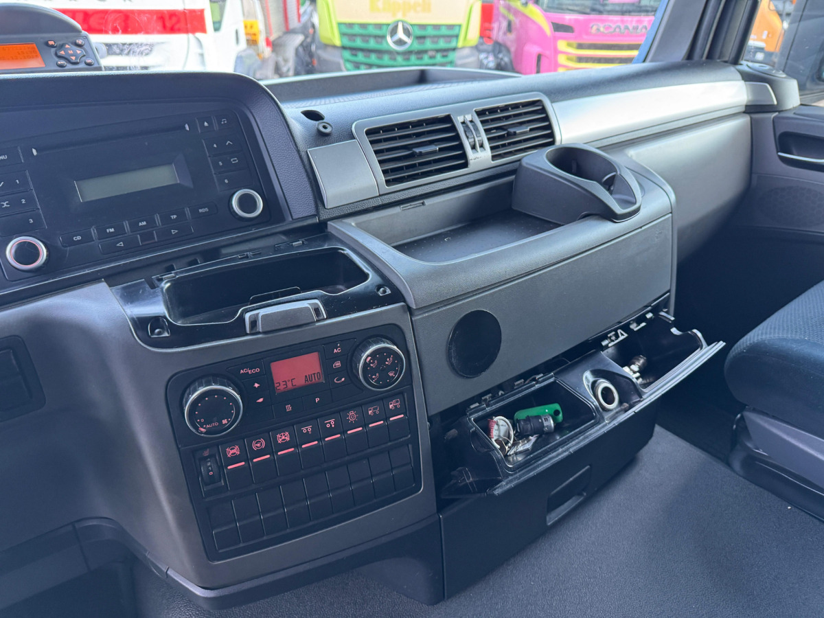 Curtainsider truck MAN TGS 26.440 6x2 LBW: picture 13 Curtainsider truck MAN TGS 26.440 6x2 LBW: picture 13