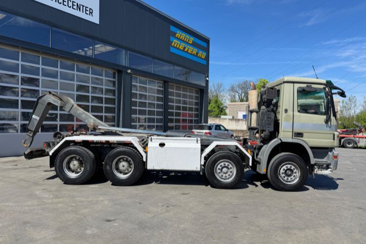 Mercedes-Benz Actros 3244 8x4 Hiab 26T AHK - Hook lift truck: picture 3 Mercedes-Benz Actros 3244 8x4 Hiab 26T AHK - Hook lift truck: picture 3