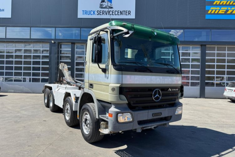 Mercedes-Benz Actros 3244 8x4 Hiab 26T AHK - Hook lift truck: picture 2 Mercedes-Benz Actros 3244 8x4 Hiab 26T AHK - Hook lift truck: picture 2