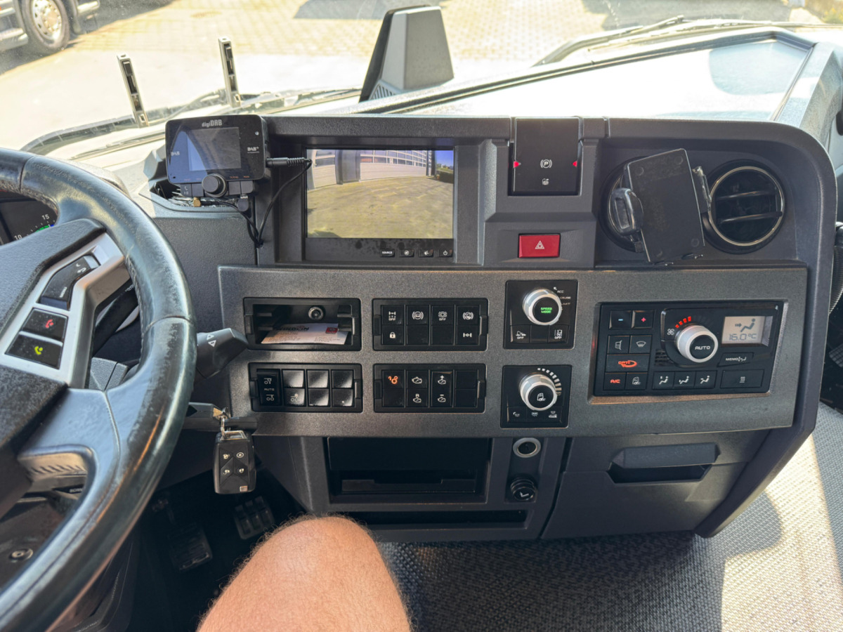 Leasing of RENAULT C480 6x2 Palfinger 18002-4 RENAULT C480 6x2 Palfinger 18002-4: picture 17