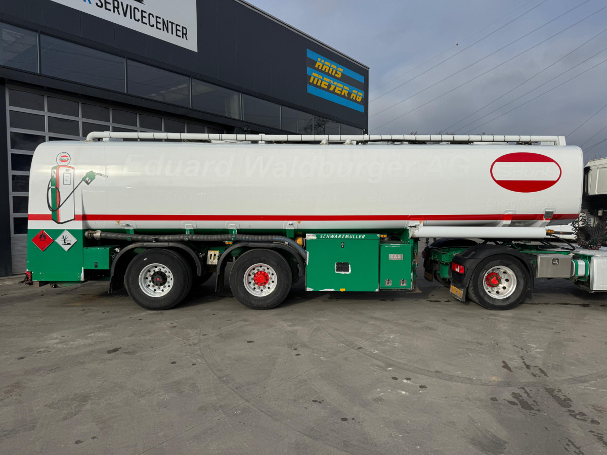 SCHWARZMÜLLER Tank 32'770L 3 Kammern - Tank semi-trailer: picture 3 SCHWARZMÜLLER Tank 32'770L 3 Kammern - Tank semi-trailer: picture 3