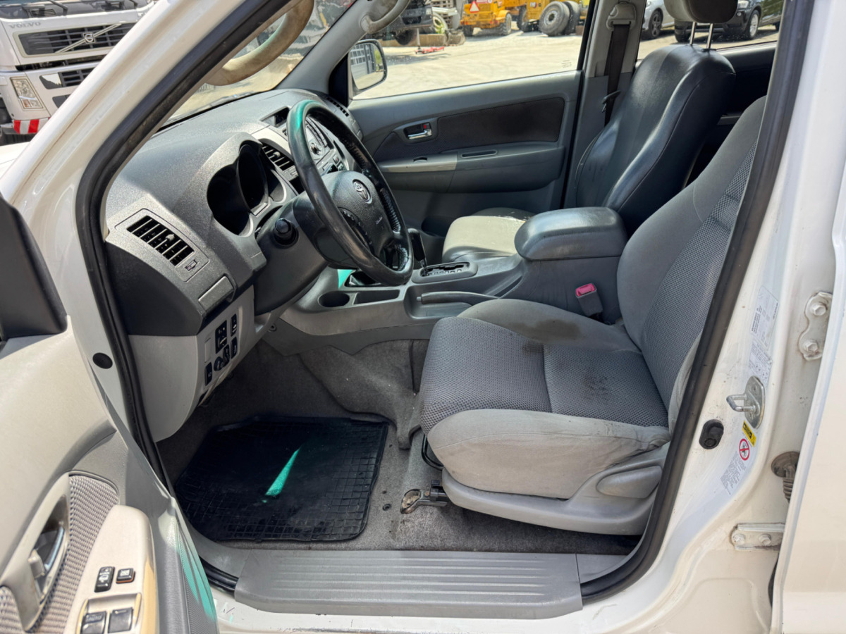 Pickup truck TOYOTA Hilux 3.0D 4WD: picture 11