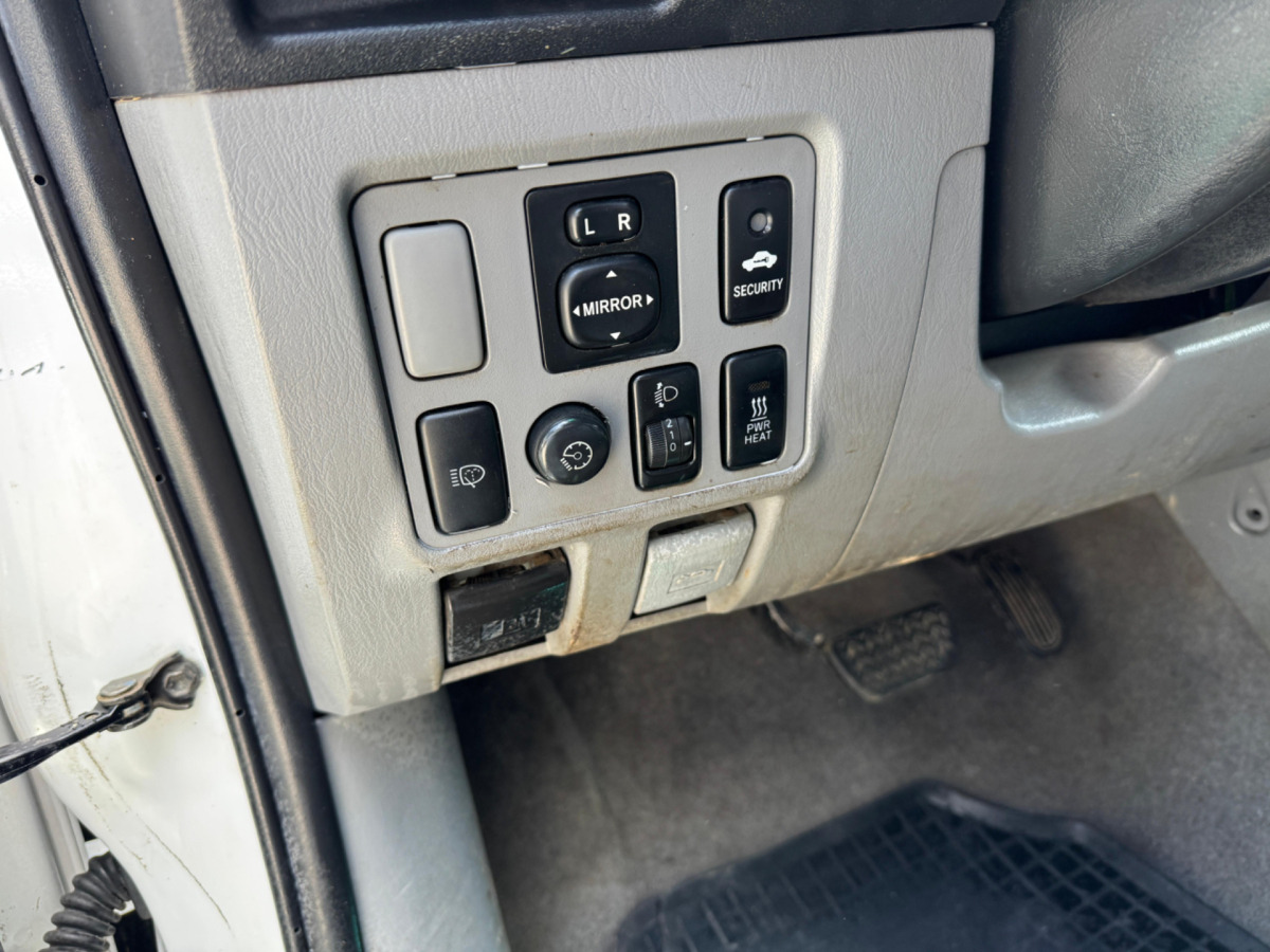 Pickup truck TOYOTA Hilux 3.0D 4WD: picture 13