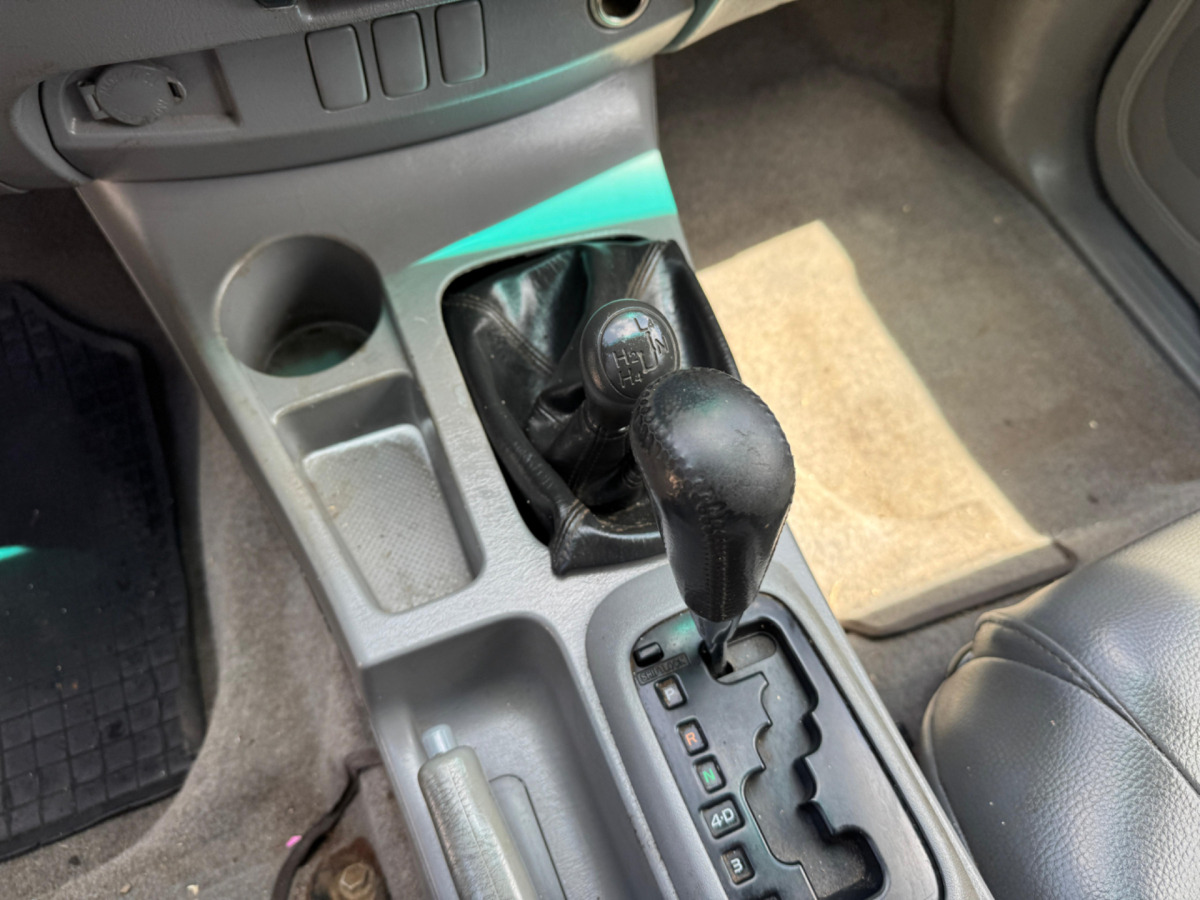 Pickup truck TOYOTA Hilux 3.0D 4WD: picture 17