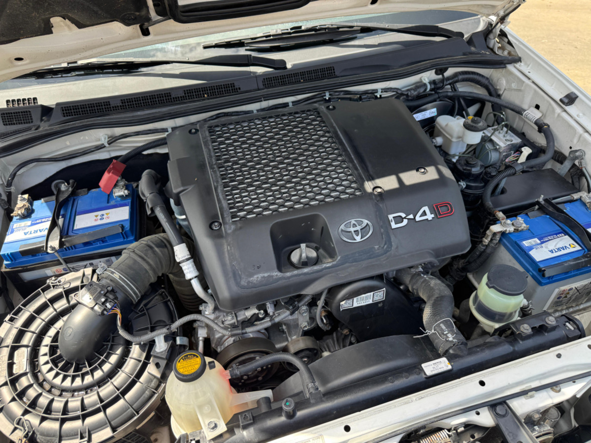 Pickup truck TOYOTA Hilux 3.0D 4WD: picture 18