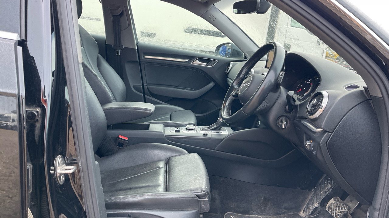 AUDI A3 2.0 35 TDI SPORT - Hatchback: picture 5 AUDI A3 2.0 35 TDI SPORT - Hatchback: picture 5