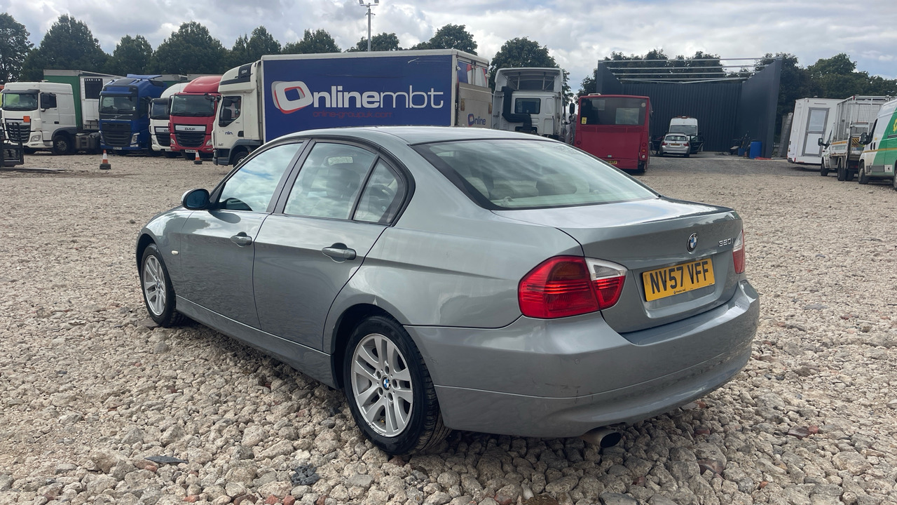 BMW 320 I - Hatchback: picture 3 BMW 320 I - Hatchback: picture 3