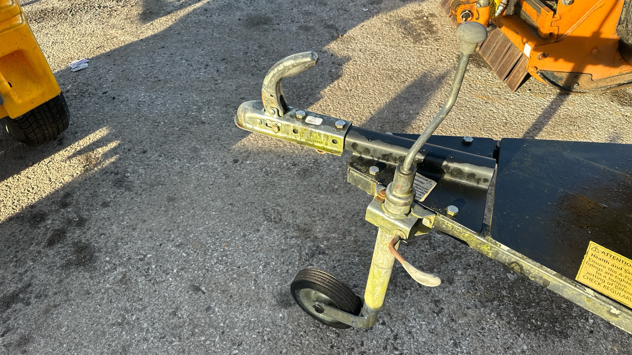 CRUISER TUBROCAST 1000 TOWABLE SALT SPREADER - Construction equipment: picture 5 CRUISER TUBROCAST 1000 TOWABLE SALT SPREADER - Construction equipment: picture 5