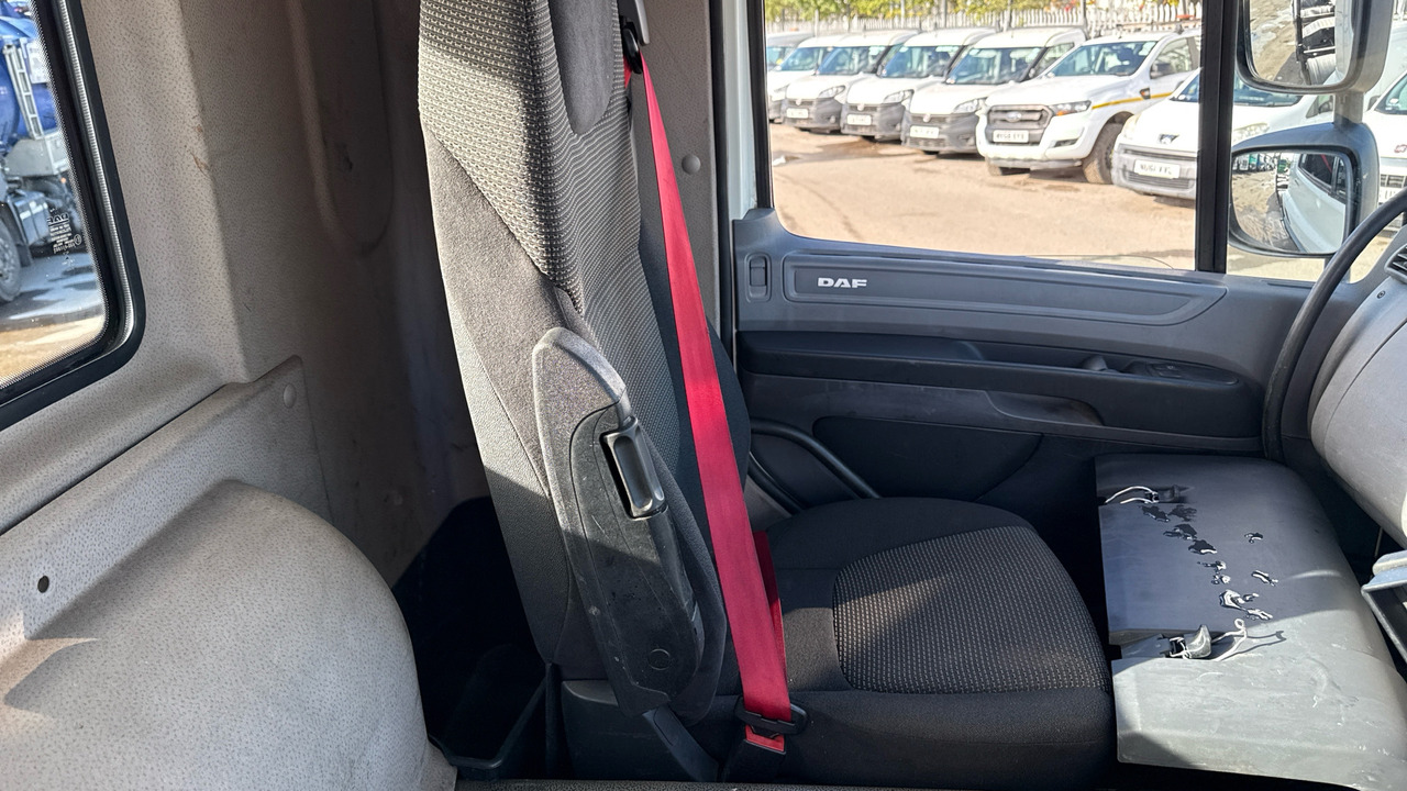 Hook lift truck DAF CF 400: picture 8