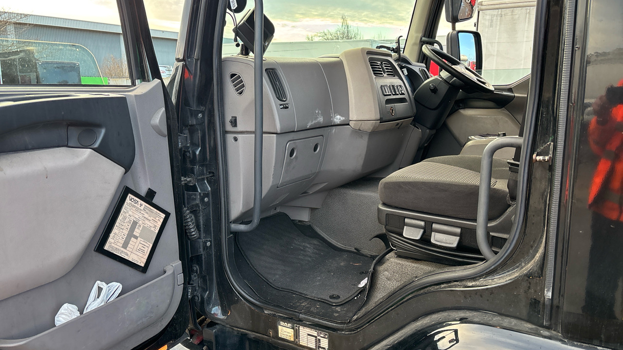 Curtainsider truck DAF LF 150: picture 10 Curtainsider truck DAF LF 150: picture 10