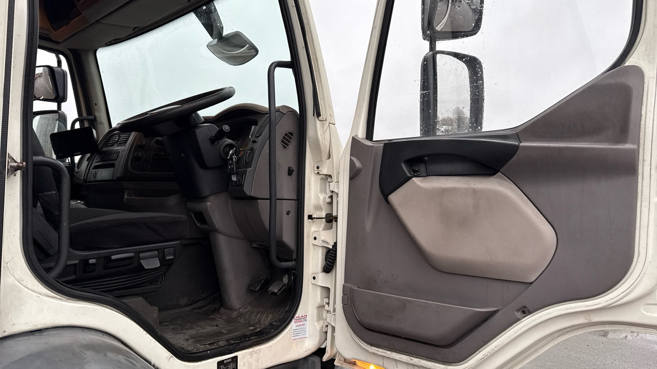 DAF LF 220 - Curtainsider truck: picture 5 DAF LF 220 - Curtainsider truck: picture 5