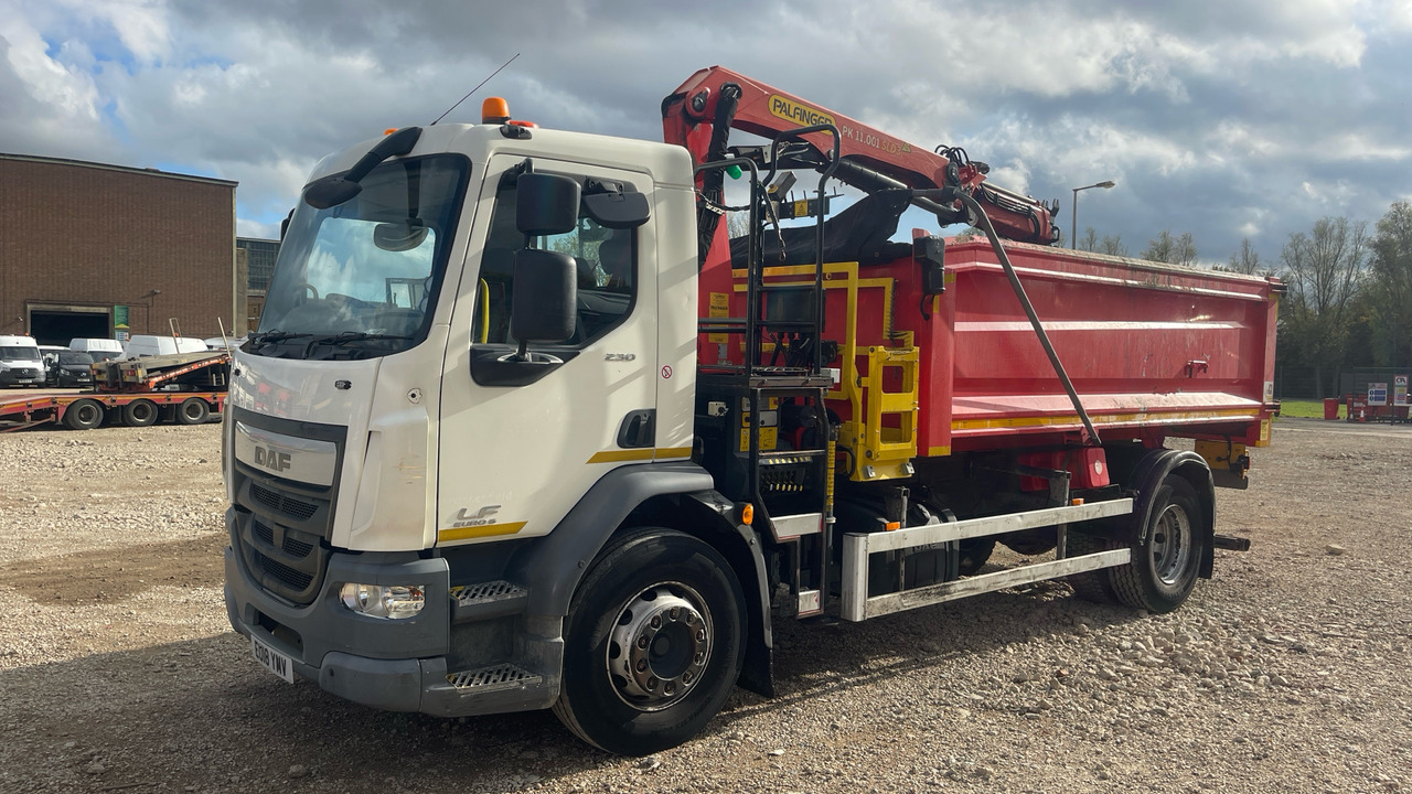 DAF LF 230 - Tipper, Crane truck: picture 2 DAF LF 230 - Tipper, Crane truck: picture 2