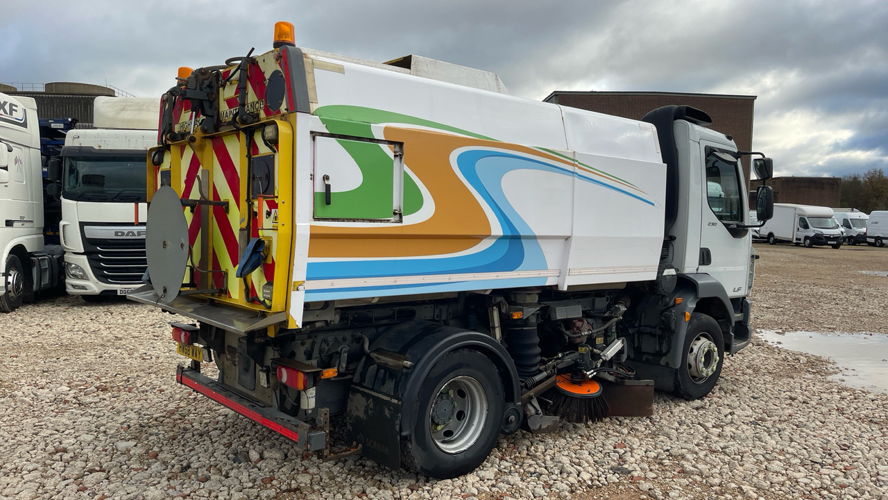 DAF LF 230 - Road sweeper: picture 4 DAF LF 230 - Road sweeper: picture 4