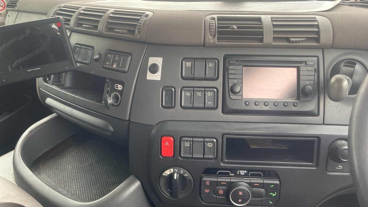 Curtainsider truck Daf CF 260: picture 7