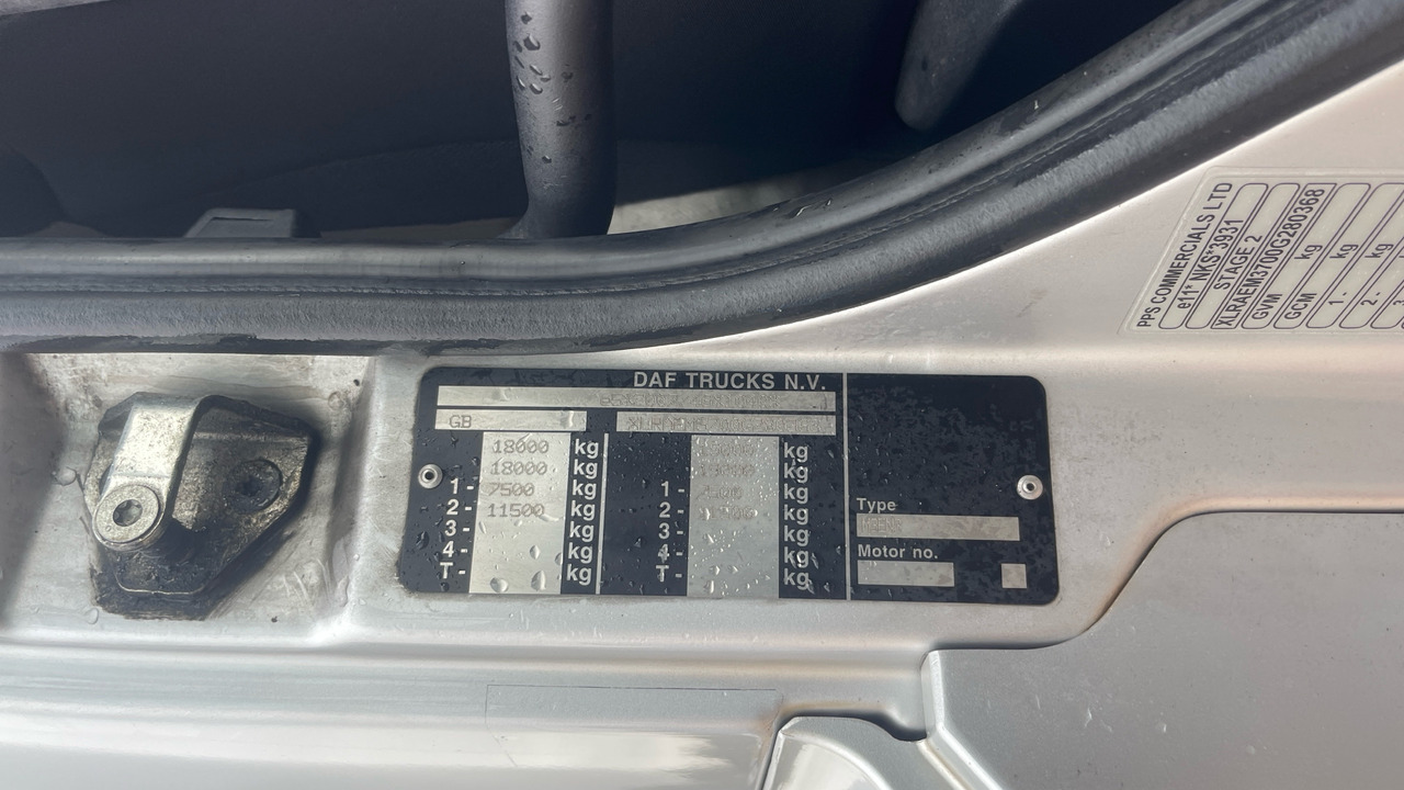 Curtainsider truck Daf CF 260: picture 12