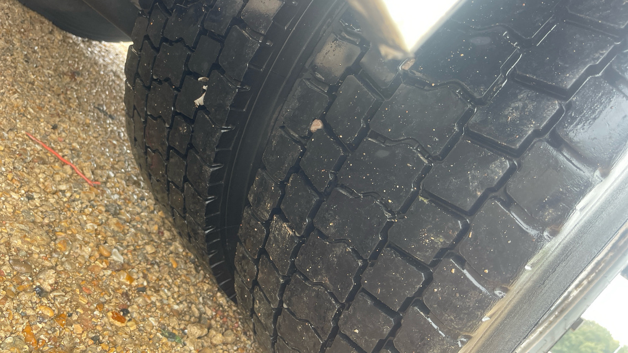 Curtainsider truck Daf CF 260: picture 16