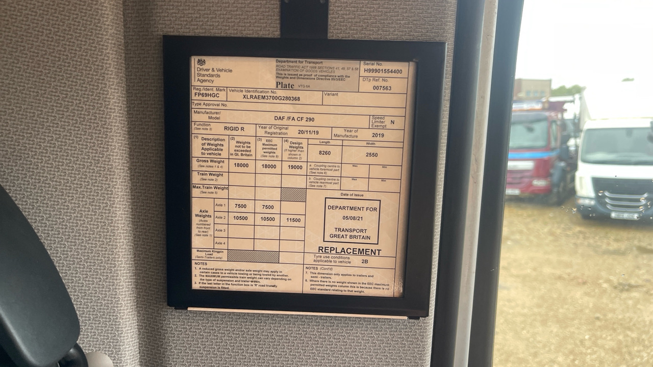 Curtainsider truck Daf CF 260: picture 11