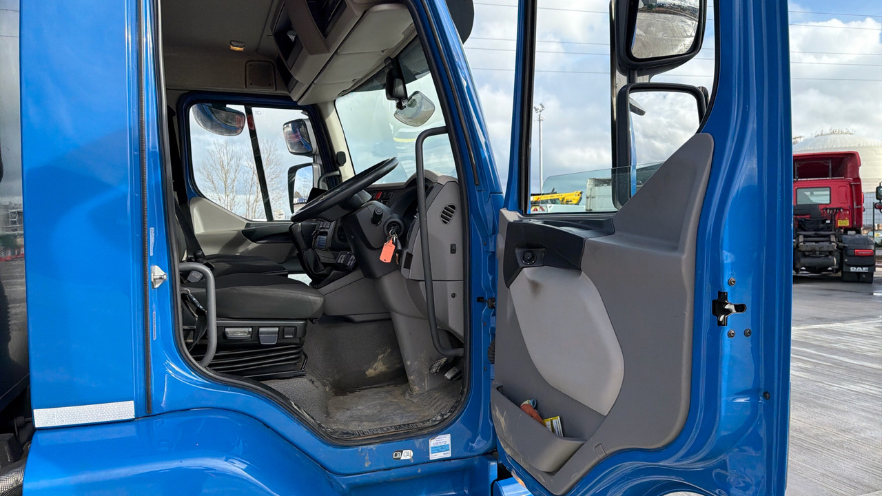 Daf LF 260 - Curtainsider truck: picture 5 Daf LF 260 - Curtainsider truck: picture 5