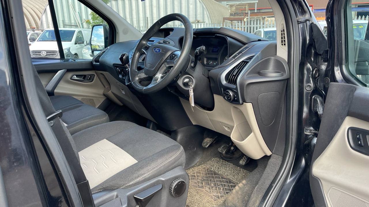 FORD TOURNEO CUSTOM 300 2.2 TDCi 125PS - Minibus, Passenger van: picture 5 FORD TOURNEO CUSTOM 300 2.2 TDCi 125PS - Minibus, Passenger van: picture 5