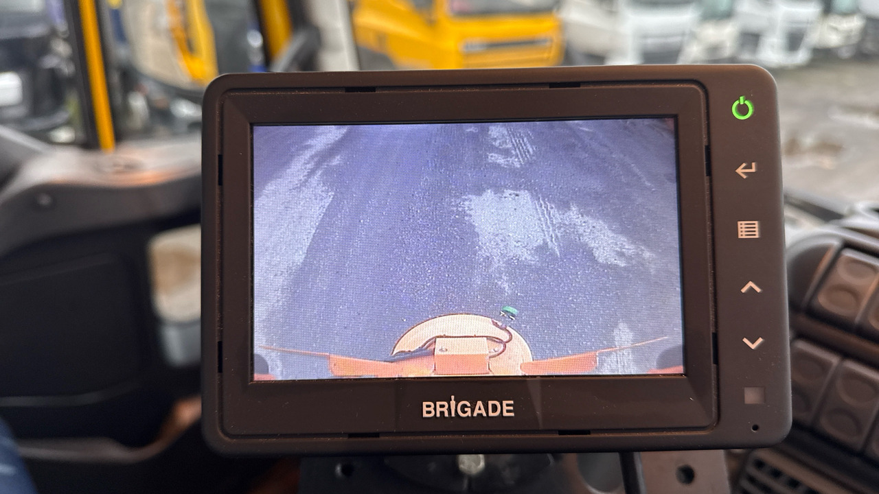 Snow removal vehicle IVECO TRAKKER 310: picture 16