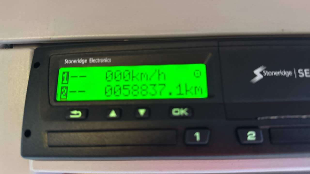 Snow removal vehicle IVECO TRAKKER 310: picture 9