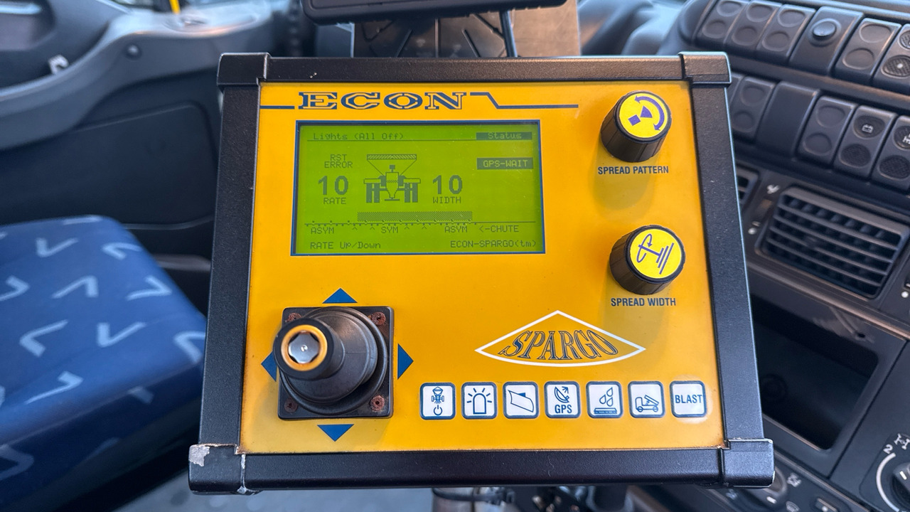 Snow removal vehicle IVECO TRAKKER 310: picture 15