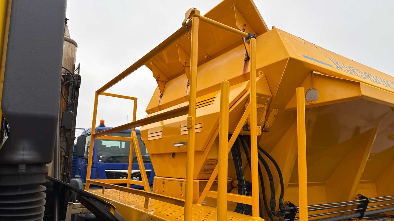 Snow removal vehicle IVECO TRAKKER 310: picture 20