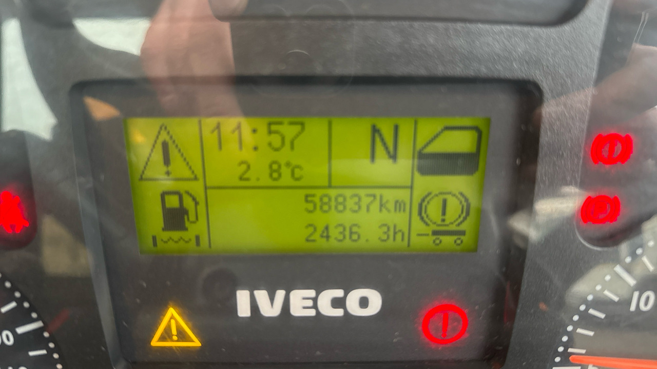 Snow removal vehicle IVECO TRAKKER 310: picture 17