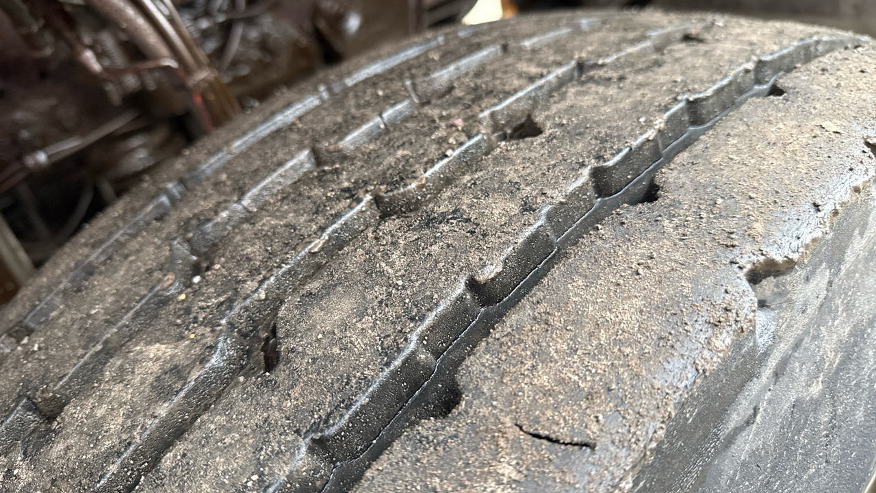 Snow removal vehicle IVECO TRAKKER 310: picture 26