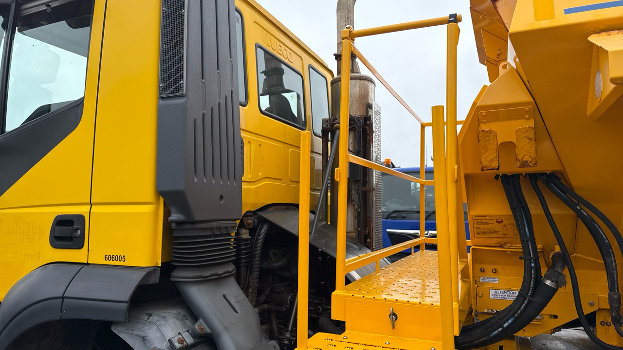 Snow removal vehicle IVECO TRAKKER 310: picture 19