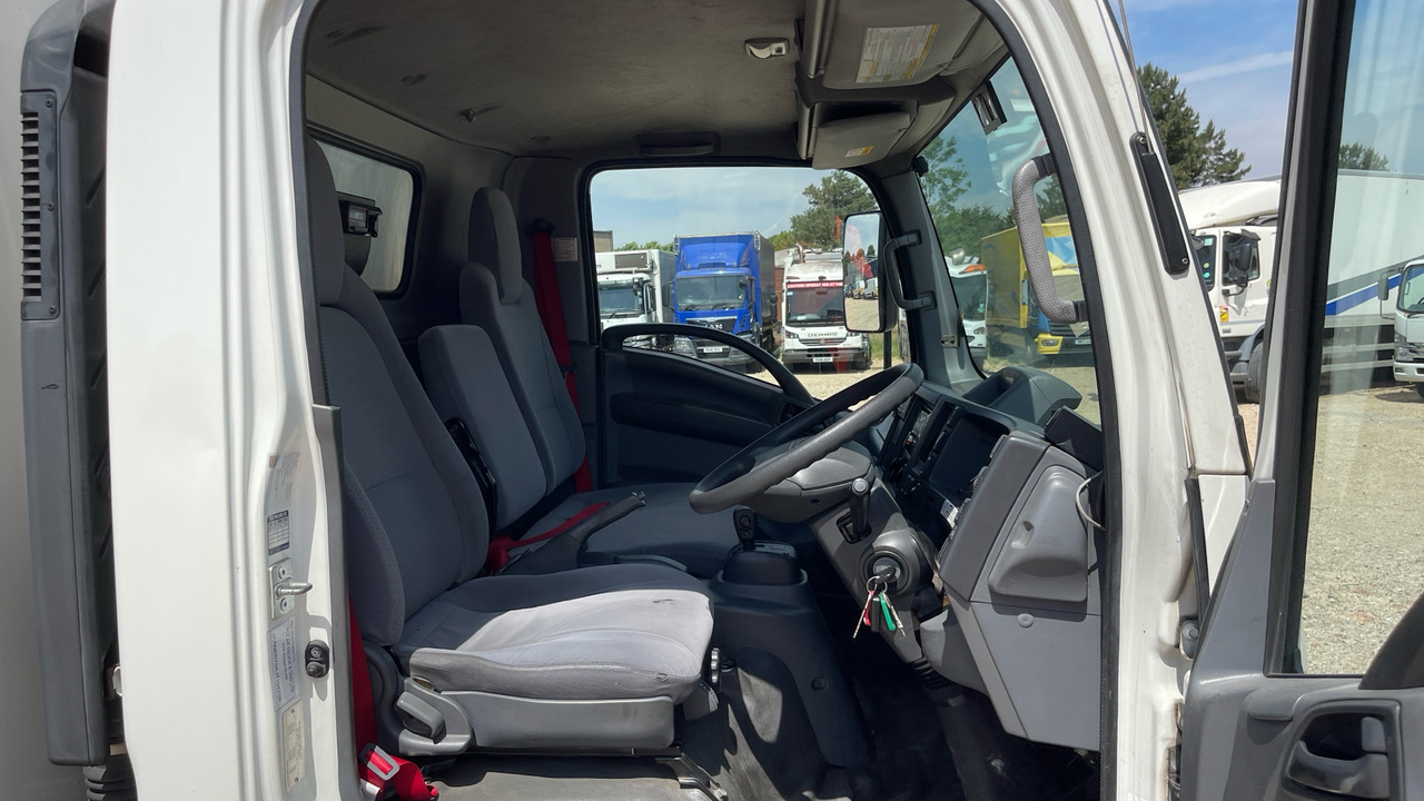 Isuzu N75 190 - Refrigerator truck: picture 5 Isuzu N75 190 - Refrigerator truck: picture 5