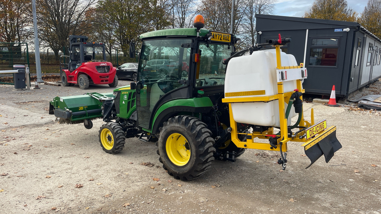 JOHN DEERE 2038R - Farm tractor: picture 3 JOHN DEERE 2038R - Farm tractor: picture 3