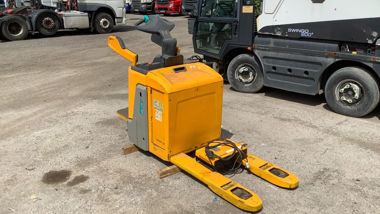JUNGHEINRICH 24V 2PZS 250 - Pallet truck: picture 1 JUNGHEINRICH 24V 2PZS 250 - Pallet truck: picture 1