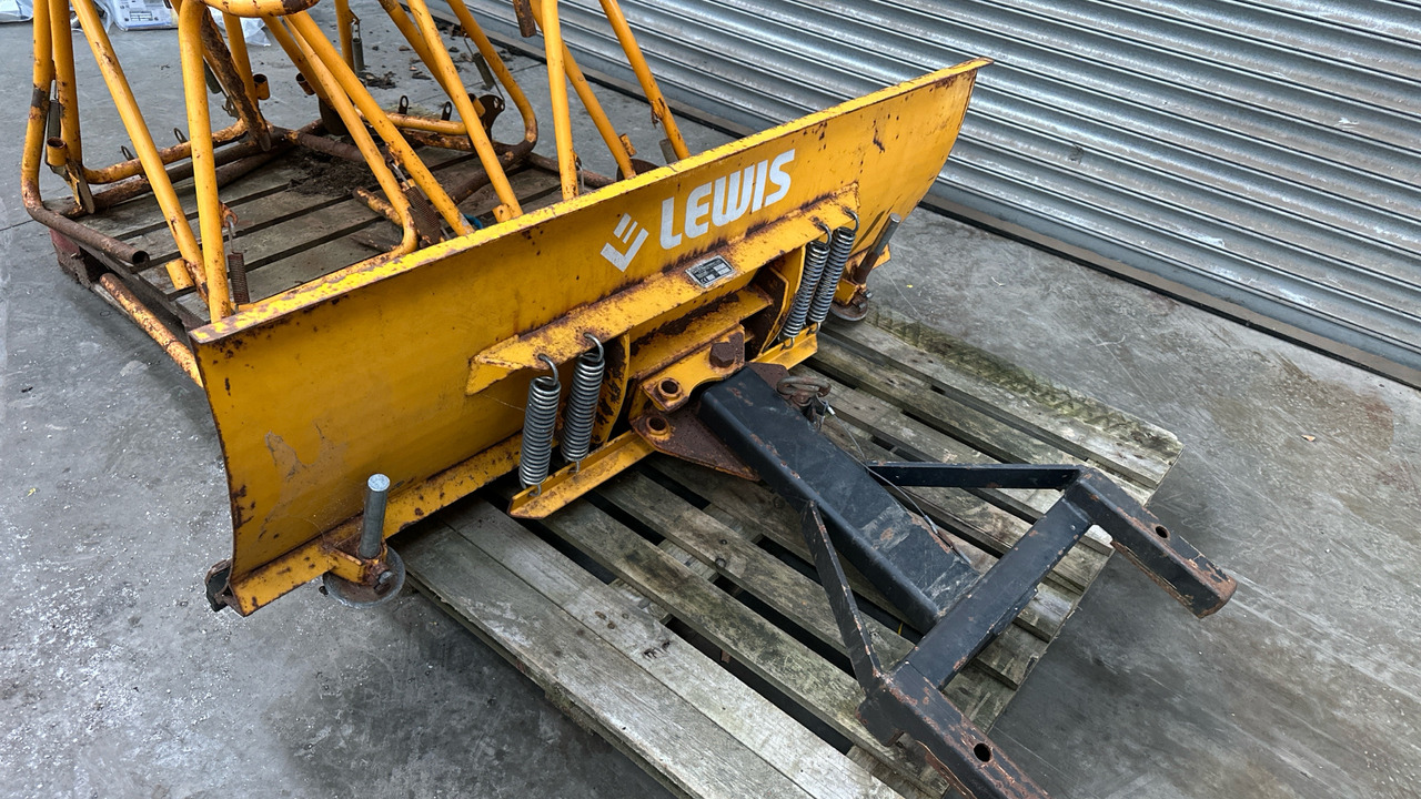LEWIS SNOW PLOUGH - Construction equipment: picture 2 LEWIS SNOW PLOUGH - Construction equipment: picture 2