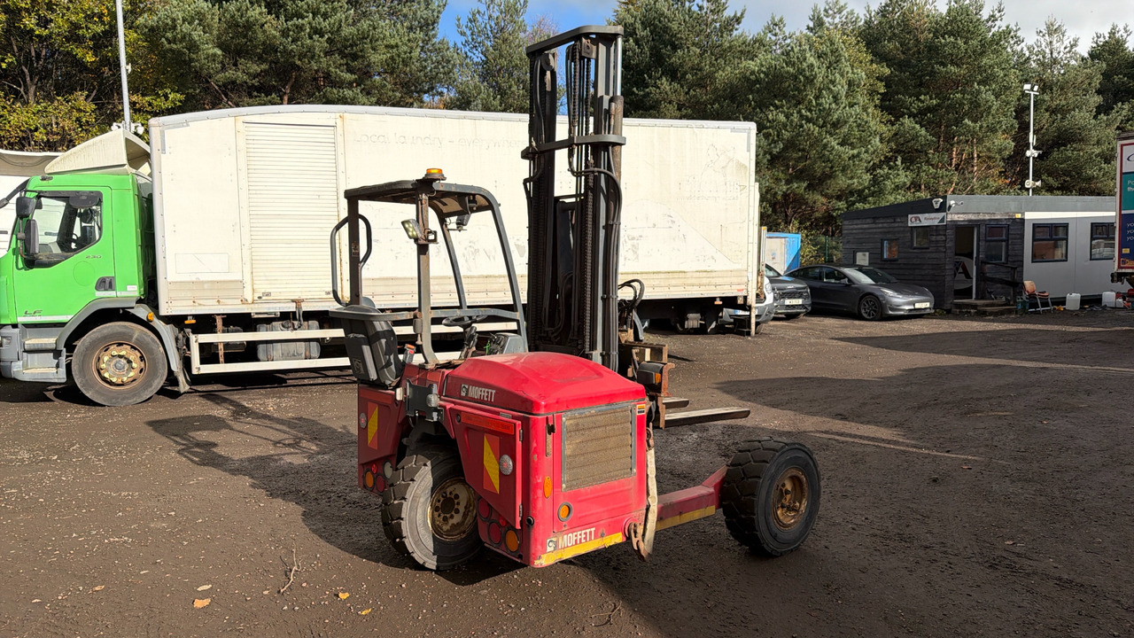 MOFFETT M4 20.3 - Truck mounted forklift: picture 3 MOFFETT M4 20.3 - Truck mounted forklift: picture 3