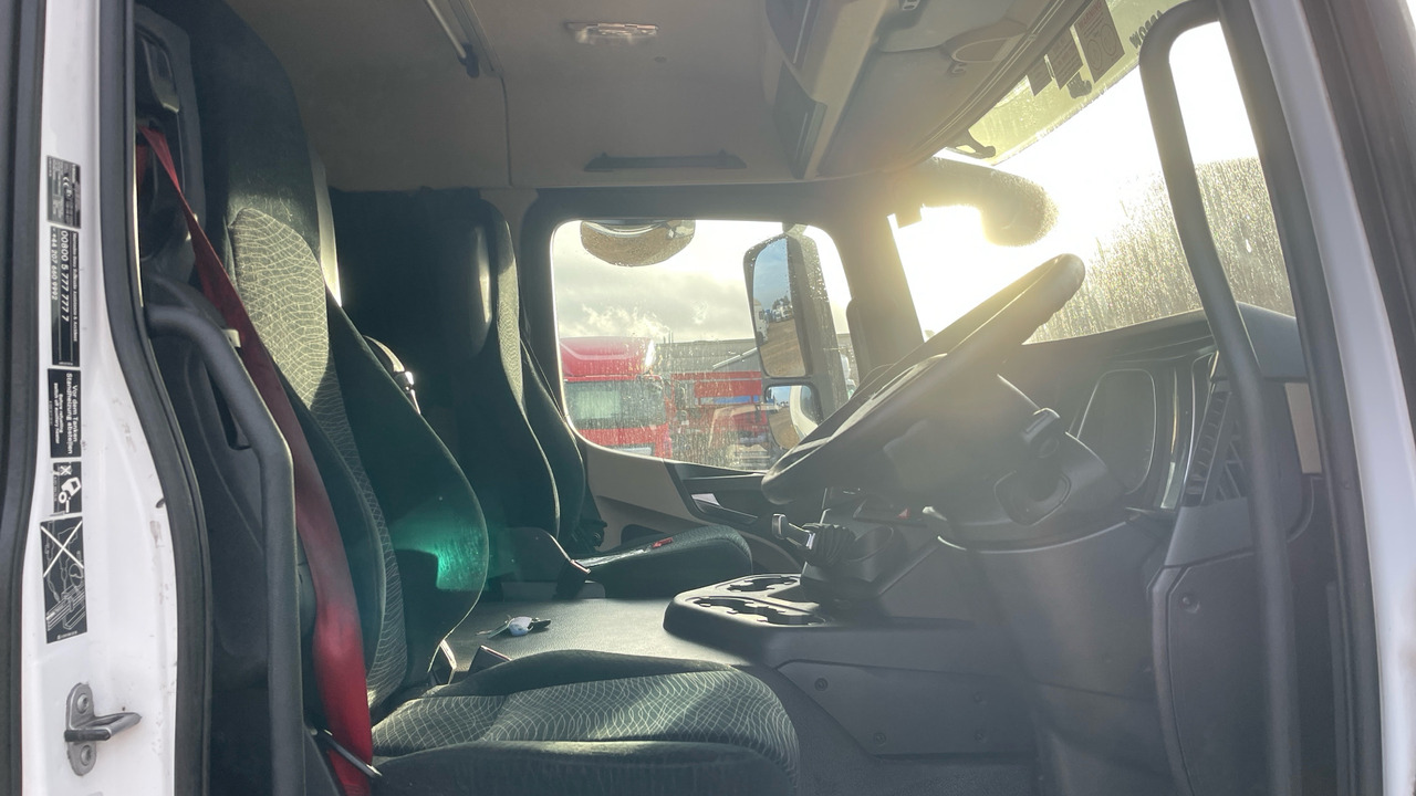 Mercedes-Benz Actros 1824 - Curtainsider truck: picture 5 Mercedes-Benz Actros 1824 - Curtainsider truck: picture 5