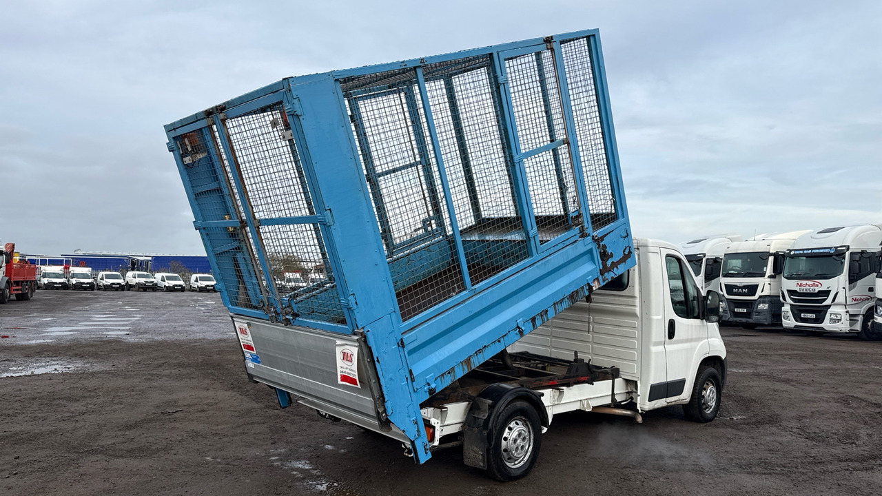 PEUGEOT BOXER 335 2.2 HDi 130ps - Tipper van: picture 4 PEUGEOT BOXER 335 2.2 HDi 130ps - Tipper van: picture 4
