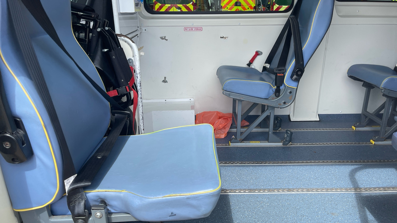Ambulance Peugeot Boxer 2.0 BLUE HDI 130PS: picture 13