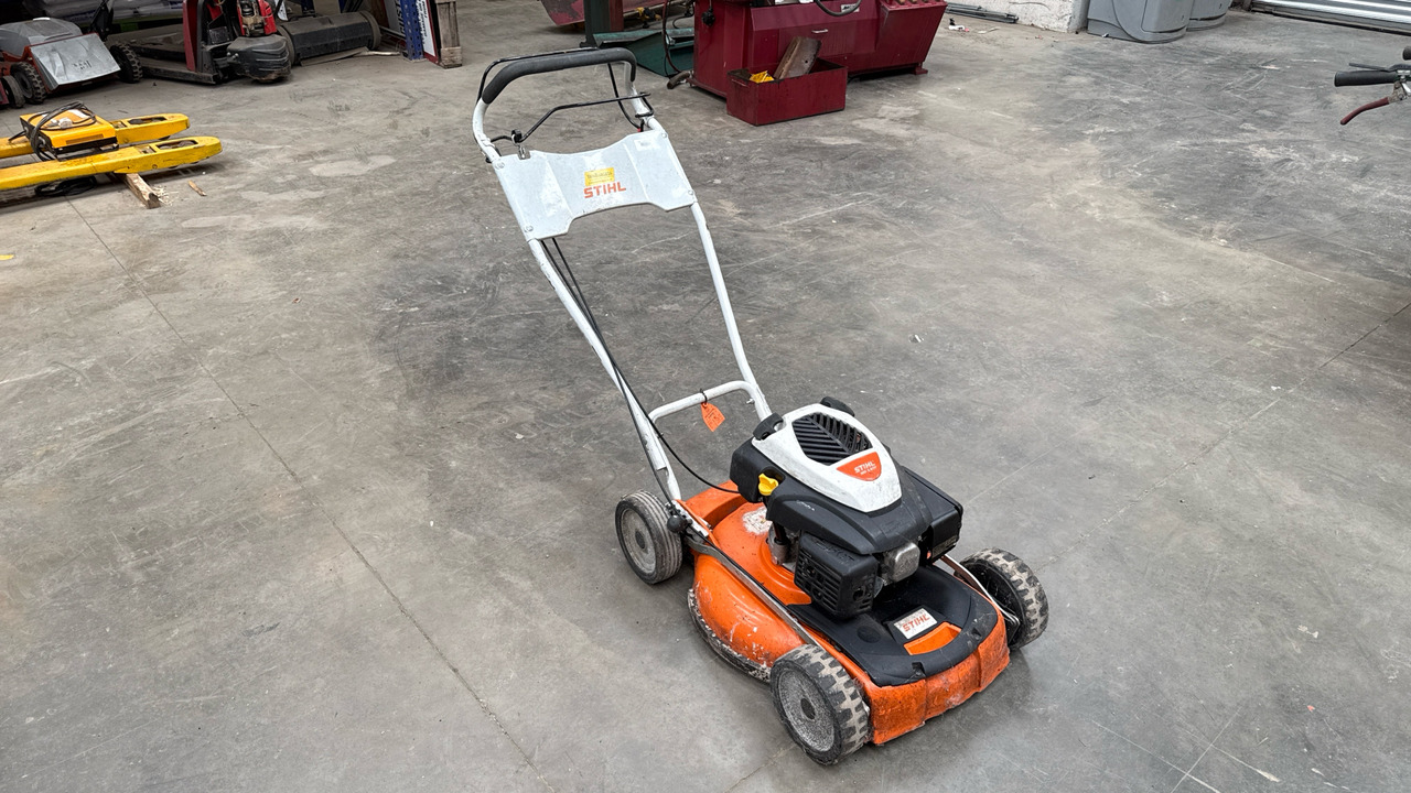 STIHL RM4 RTP - Garden mower: picture 1 STIHL RM4 RTP - Garden mower: picture 1
