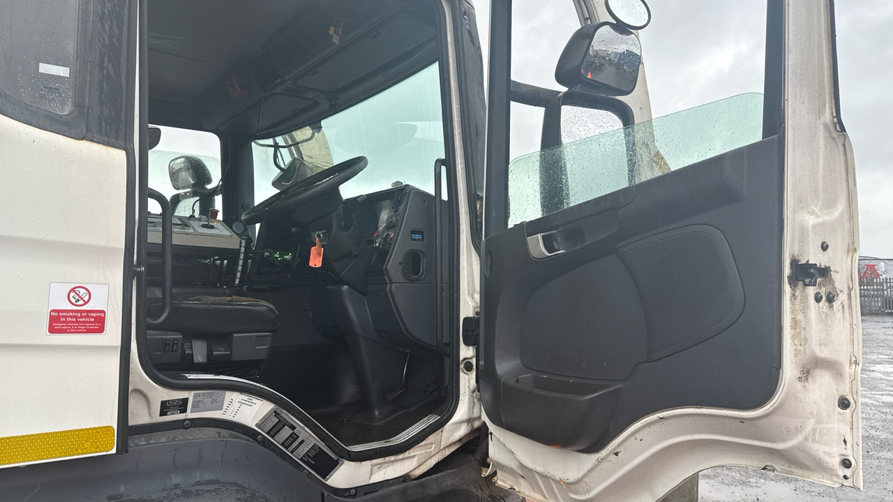 Scania P 370 - Garbage truck: picture 5 Scania P 370 - Garbage truck: picture 5