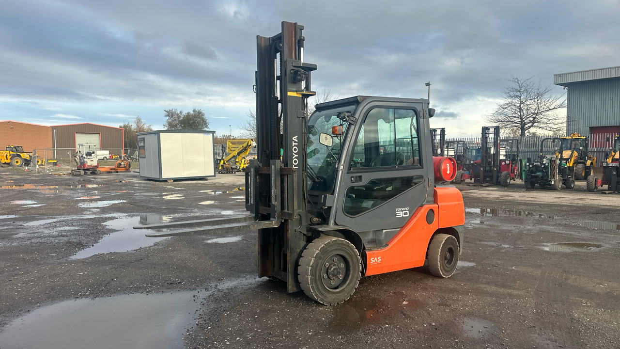 TOYOTA TONERO 30 - LPG forklift: picture 2 TOYOTA TONERO 30 - LPG forklift: picture 2