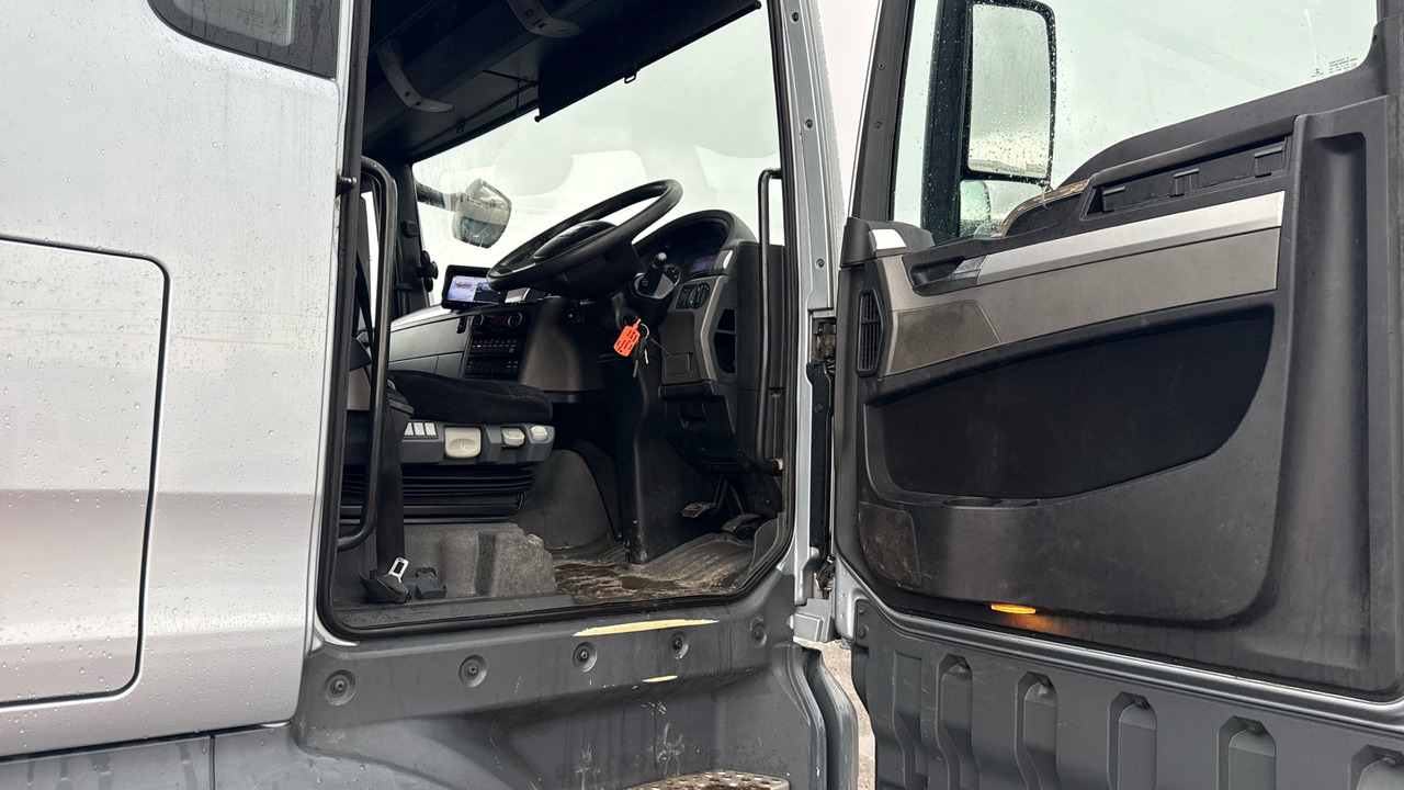 MAN TGX 26.440 - Tractor unit: picture 5 MAN TGX 26.440 - Tractor unit: picture 5