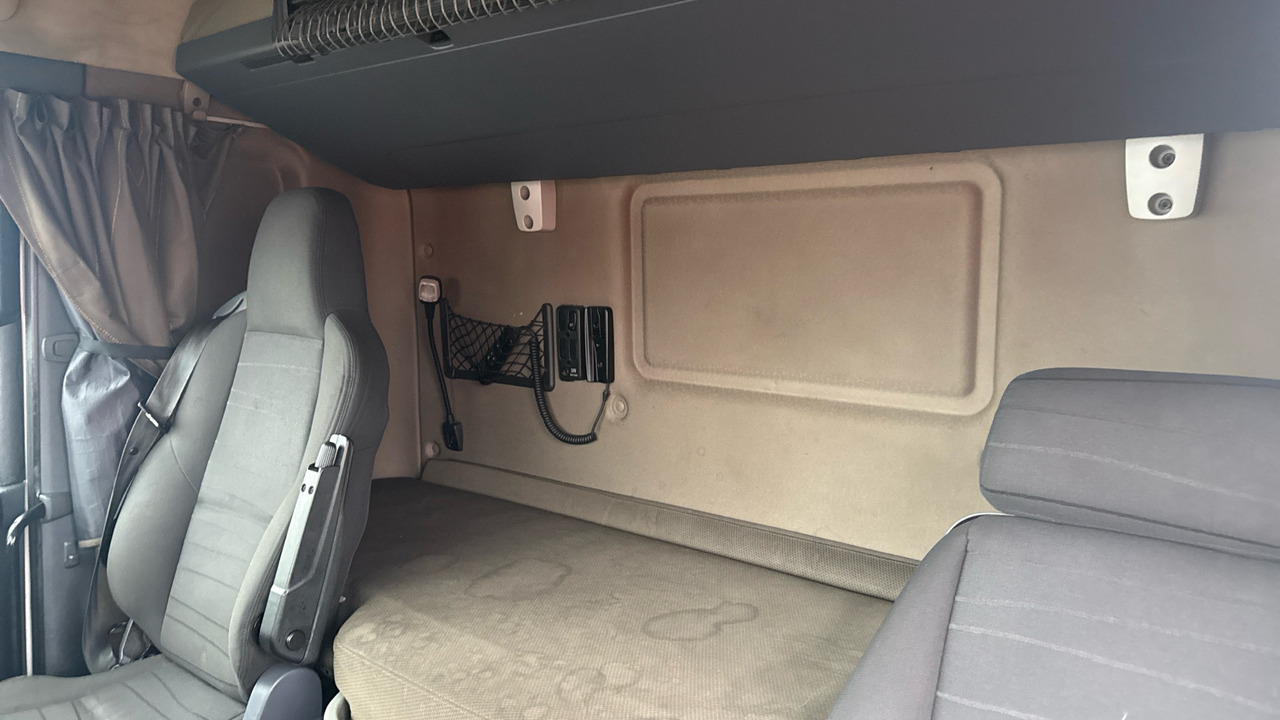 Tractor unit SCANIA R 450: picture 16