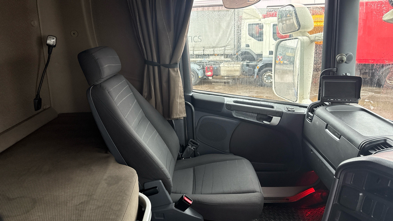 Tractor unit SCANIA R 450: picture 8